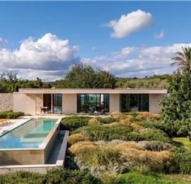 4 bedroom villa with infinity pool and sea views near Noto, Sicily, sleeps 8